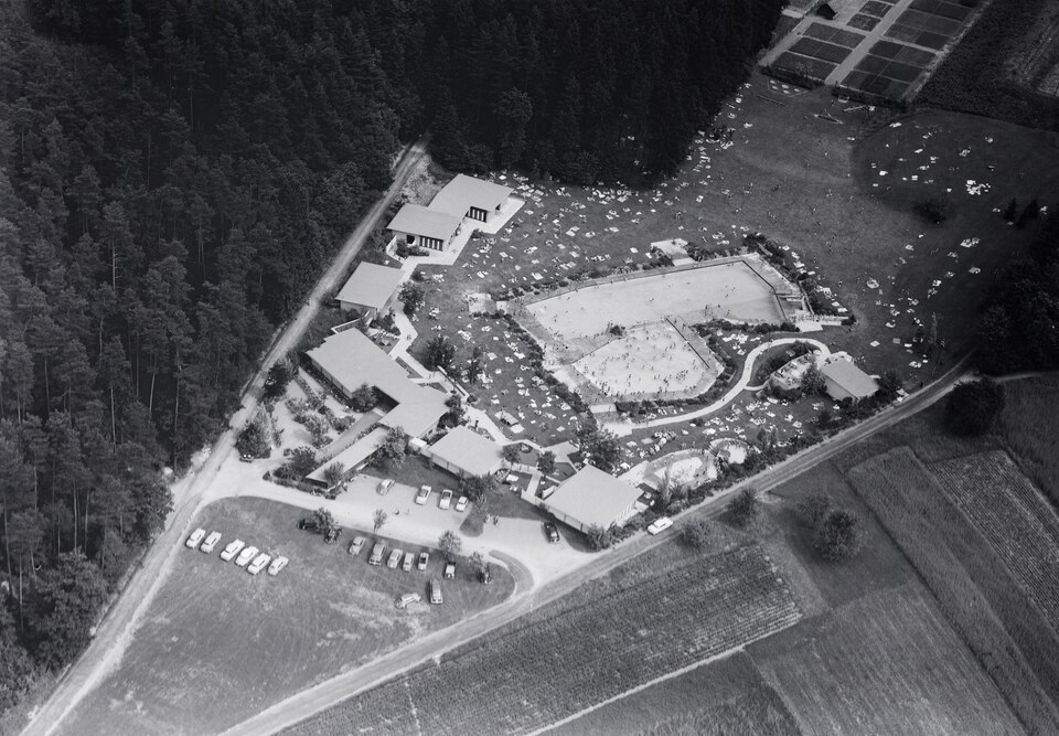 Hallen- und Freibad Schluefweg